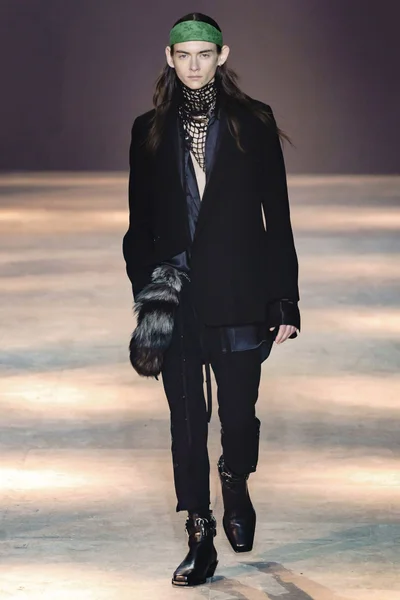 Look 46